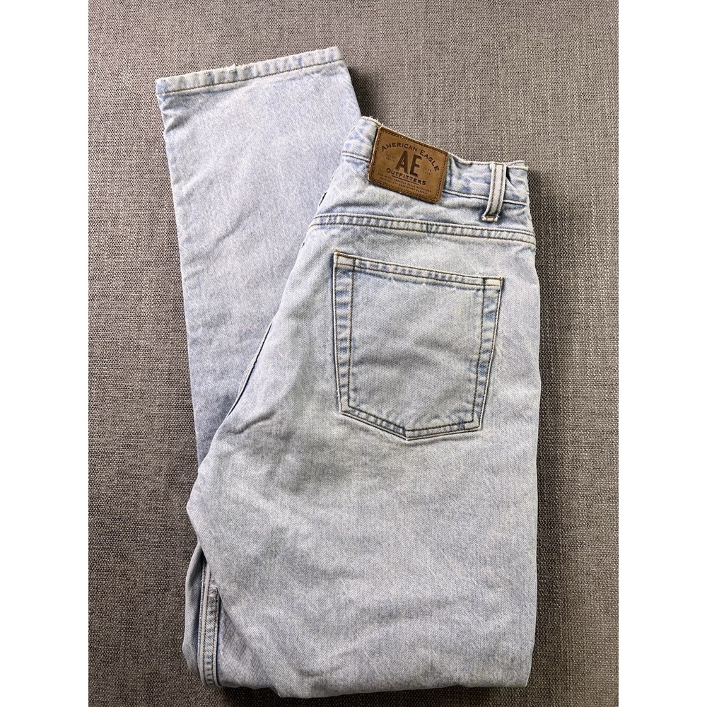 American Eagle Outfitters Light Wash High-Rise Women’s Jeans